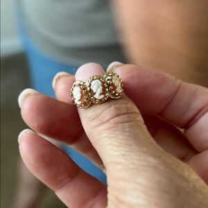 Elegant 14kt  Gold Cameo Ring